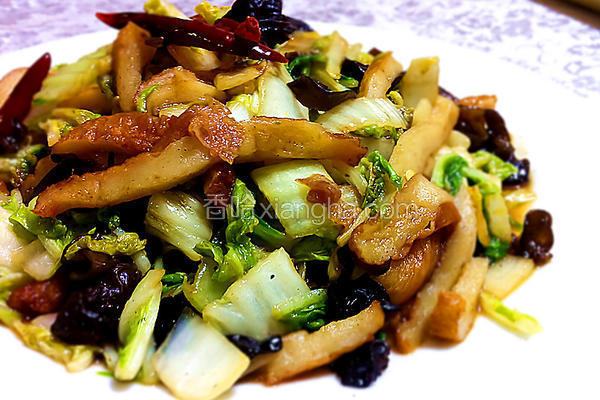 木耳白菜鱼饼小炒