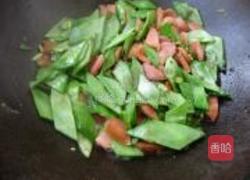 扁豆炒烤肠的做法图解5