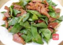 扁豆炒烤肠的做法图解7
