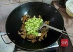 蚕豆炒腊肉的做法图解5
