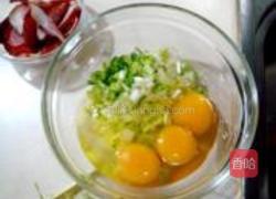 韭黄鸡蛋炒腊肉的做法图解2