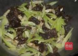 炒鲮鱼肉饼的做法图解3