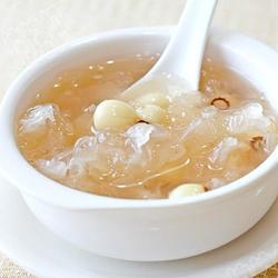 银耳莲子羹的做法[图]