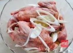 椒盐乳鸽的做法图解1