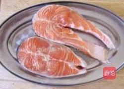 煎欧芹三文鱼的做法图解1