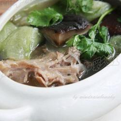丝瓜香菇鸭架汤的做法[图]