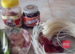 鸡肉炒米粉的做法图解1