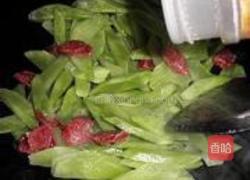 莴笋炒香肠的做法图解4