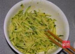 锅塌南瓜丝的做法图解3