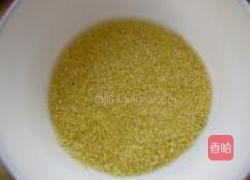 红枣薏米小米粥的做法图解2
