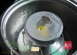 冰糖炖鹅蛋的做法图解3