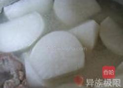 萝卜猪蹄腐竹汤的做法图解3