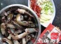 红烧啤酒小龙虾的做法图解1