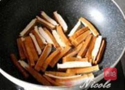 蒜苗辣炒酱香干的做法图解2