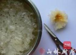 枇杷银耳羹的做法图解1