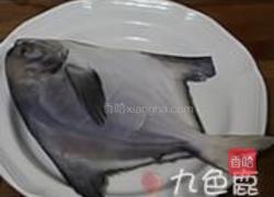 酱焖鲳鱼的做法图解1