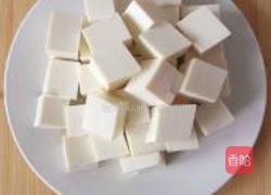皮蛋香辣豆腐的做法图解2