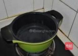 紫米粥的做法图解1