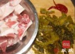 酸菜鸭肉面的做法图解1