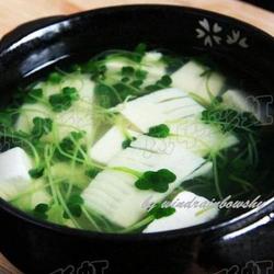 萝卜苗笋片豆腐汤的做法[图]
