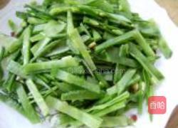 扁豆炒鲜蘑的做法图解1