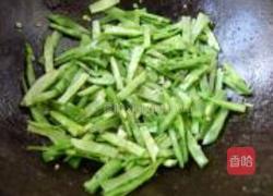 扁豆炒鲜蘑的做法图解5