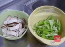 青尖椒炒豆干的做法图解1