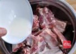 酸豆角炒排骨的做法图解8