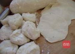 素馅发面馅饼的做法图解3