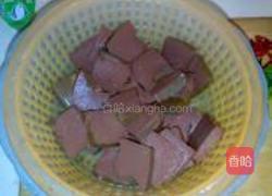 鸭血粉丝汤的做法图解2