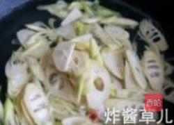 酸菜炒鲜笋的做法图解3