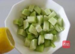 凉调佛手瓜的做法图解3