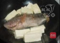 豆腐炖鱼的做法图解2