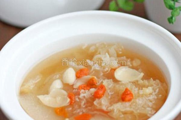 川贝银耳炖雪梨