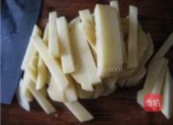 蒜薹炒土豆条的做法图解1