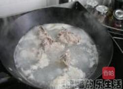 鸡骨草冬笋煲骨汤的做法图解3