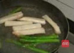 培根鸡腿菇芦笋卷的做法图解2