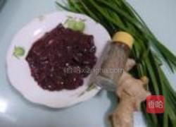 韭菜炒猪肝的做法图解1