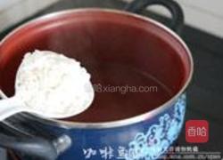 银耳枸杞养颜粥的做法图解2