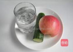 黄瓜苹果饮的做法图解1