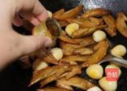 鹌鹑蛋焖鸡翅尖的做法图解7