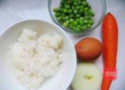 豌豆蛋炒饭的做法图解1