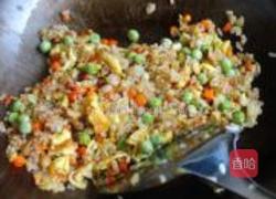 豌豆蛋炒饭的做法图解9