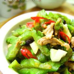 豉椒呛炒苦瓜的做法[图]