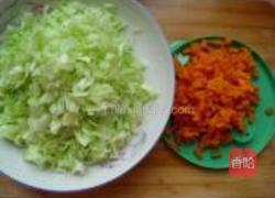 胡萝卜包菜炒饭的做法图解2