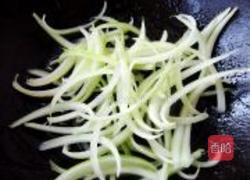 圆葱鸡肉炸酱面的做法图解3