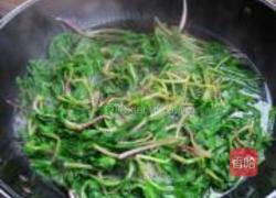 凉拌萝卜缨的做法图解2