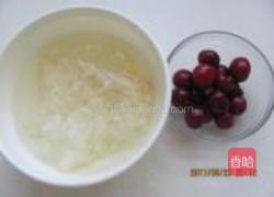 银耳樱桃的做法图解1