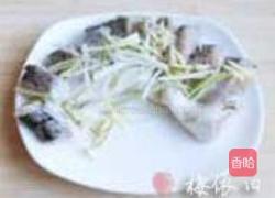 茄汁蒸鲈鱼的做法图解2