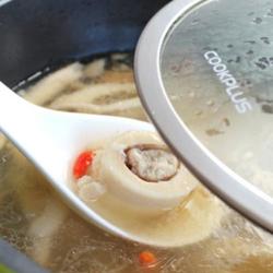 菌菇牛髓汤的做法[图]